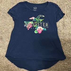 Cute Hollister graphic tee, size medium